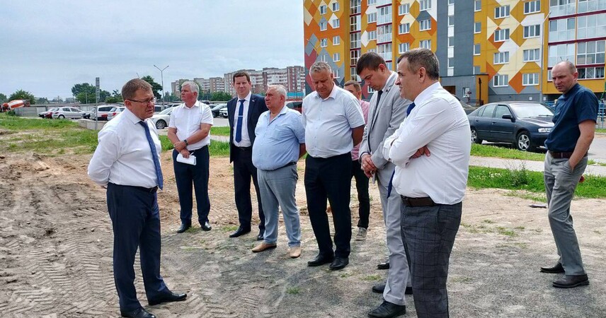 Строительство ключевых объектов в Пинске – на контроле областных властей