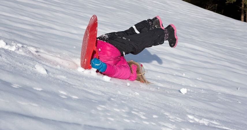 Более 200 детей и взрослых получили травмы при катании на тюбингах