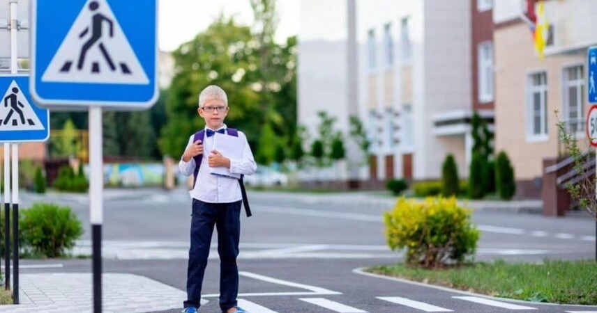 С 25 августа водителям рекомендовано включать фары — стартует акция «Внимание — дети!»