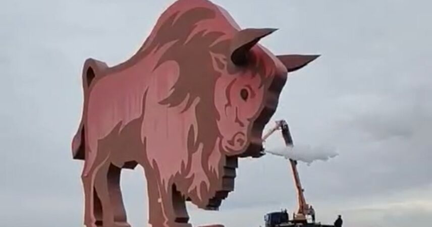 Знаменитому зубру на трассе М1 добавят спецэффекты: теперь он сможет «выпускать пар»