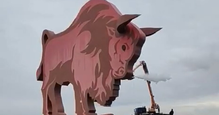 Знаменитому зубру на трассе М1 добавят спецэффекты: теперь он сможет «выпускать пар»