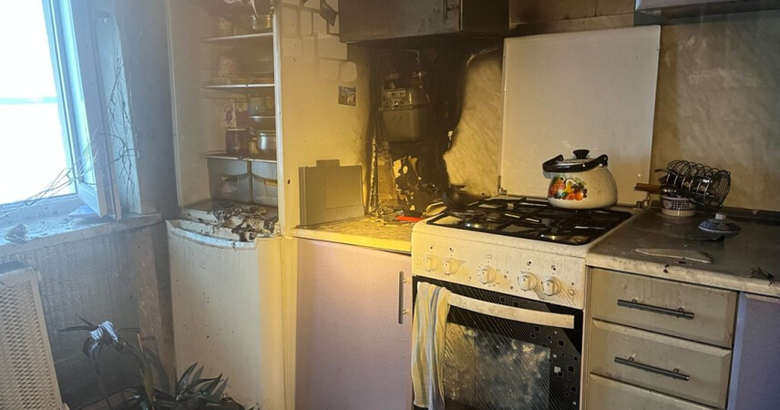 В Пинске на пожаре в жилом доме на ул. Клещева работники МЧС спасли мужчину