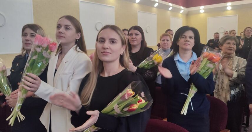 В Пинском ГОВД поздравили сотрудниц с наступающим Международным женским днем