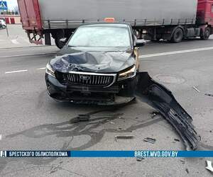 ДТП на улице Брестской в Пинске: таксист не пропустил мотоциклиста при повороте