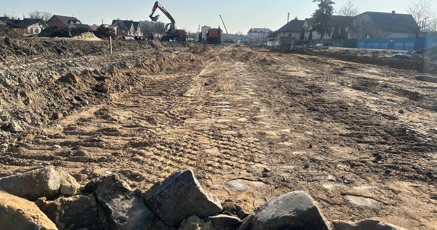 Эхо прошлого на Брестской: в Пинске под слоем асфальта обнаружили историческую мостовую