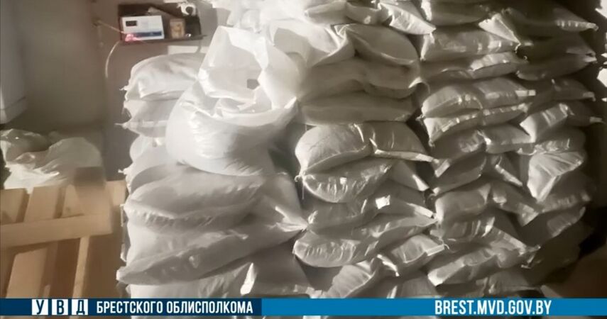 Крупное хищение в Пинском районе: сотрудник вывез из сельхозпредприятия 3 тонны комбикорма