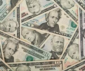 Доллары уберут с сайтов: МАРТ настоятельно рекомендовал указывать цены в белорусских рублях