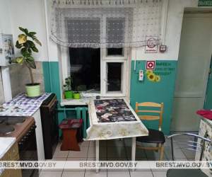 Застолье в Пинске закончилось погромом: мужчина разбил окно в общежитии