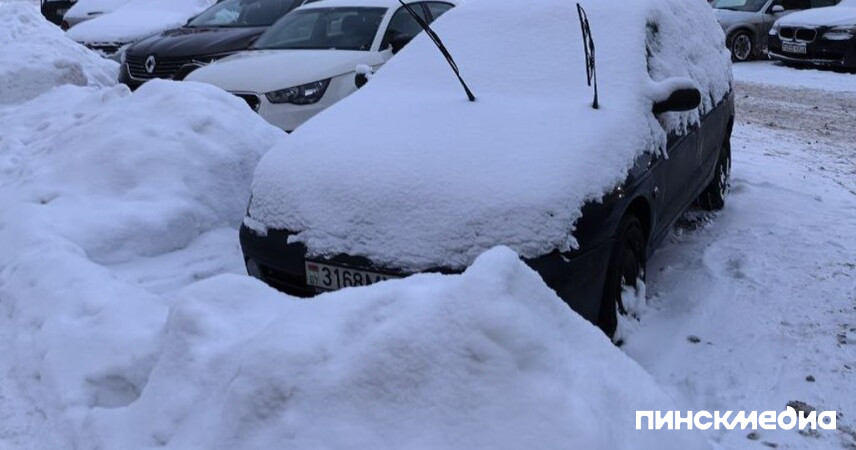 «Саморезы в кармане»: жительнице Пинского района пригрозили из‑за парковки на расчищенном месте