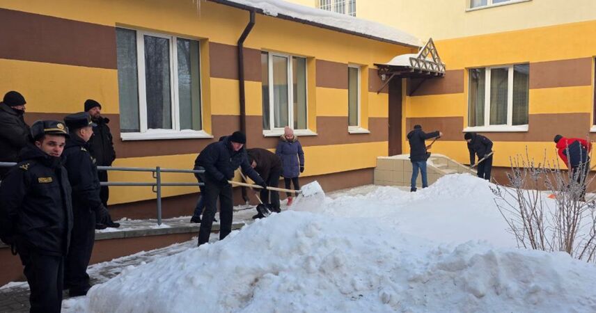 «Чистый четверг» для неработающих: как в Пинском районе милиция возвращает граждан к труду