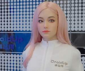 В Шанхае презентовали первого в мире биомиметического ИИ-робота Moya за $173 тысячи