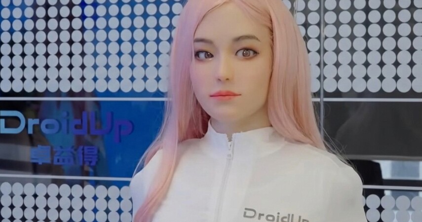 В Шанхае презентовали первого в мире биомиметического ИИ-робота Moya за $173 тысячи