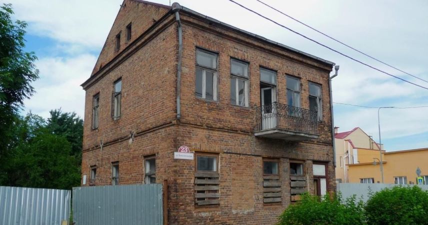 В Пинске демонтировали старинное каменное здание на Комсомольской