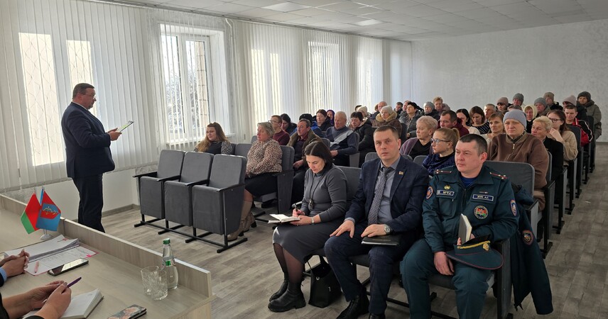 Песнь льда и пламени: в Пинском районе спасатели напомнили о правилах поведения на льду и пожарной безопасности