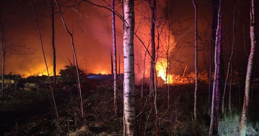 Локализован, но не ликвидирован: в Пинском районе продолжается борьба с огнем