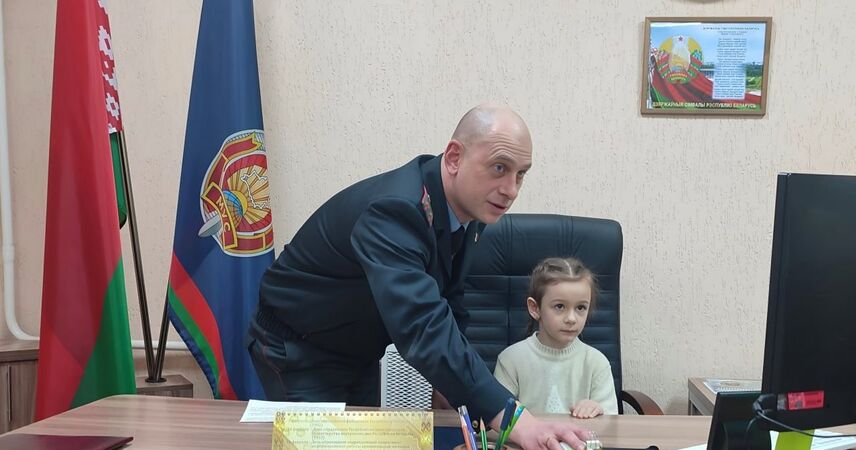 Пятилетняя пинчанка получила награду от МВД и посидела в кресле начальника ГОВД