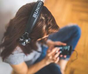 Чем опасна громкая музыка в наушниках: в Пинске 3 марта организуют горячие линии со специалистами здравоохранения