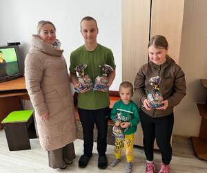 Новогодние визиты: ИДН Пинского района и соцслужбы посетили семьи в СОП