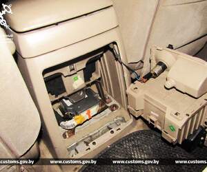 Двое белорусов тайно хотели ввезти автозапчасти, а могут лишиться своих автомобилей