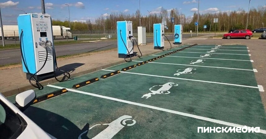 На трассе М-1 под Барановичами открылся сверхбыстрый зарядный хаб