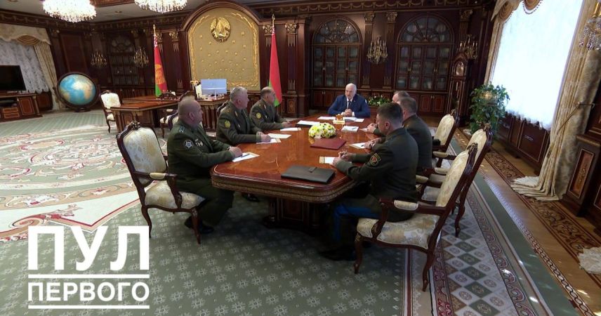 Президент Беларуси поручил ввести запрет на выезд детских групп за границу без госнадзора