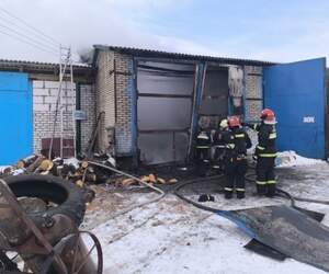 Пожар на мехдворе: 7 февраля в Лопатино горели гаражные боксы