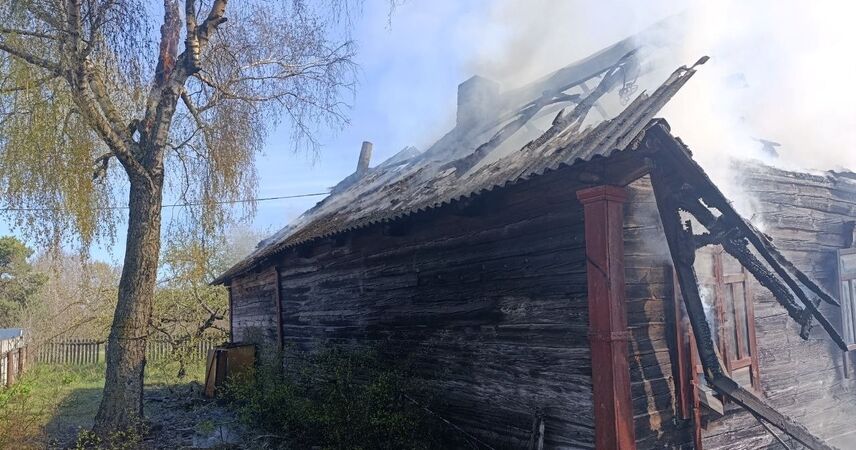 Пожар в Пинском районе: в Селищах огонь уничтожил дом