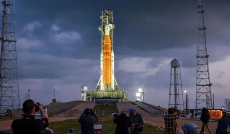 Старт под «Розовой Луной»: NASA отправит людей к спутнику Земли 2 апреля