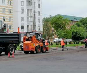 В Пинске на перекрестке Центральной и Рокоссовского ремонтируют дорогу