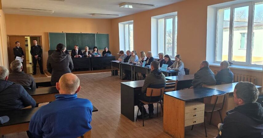 От вакансий к делу: как в Пинском районе помогают трудоустроиться лицам на учете в РОВД