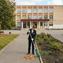 Имеет ли право школа заменять уроки труда уборкой территории? Ответили в Минобразования