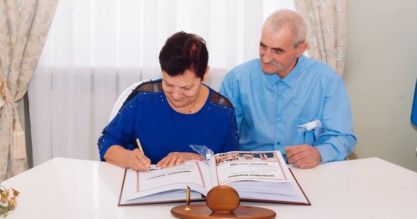 7 детей, 19 внуков и первая правнучка: супруги Кишкевич из Пинска отметили 45-летие семьи