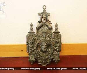 Картины и статуэтки на 32 тысячи рублей пытались нелегально провезти через границу в Бресте