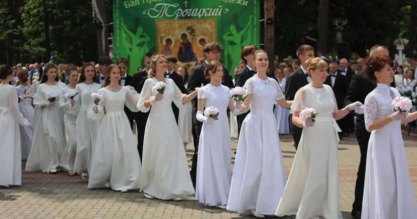 Храм святых Петра и Февронии приглашает на Троицкий бал в Пинске