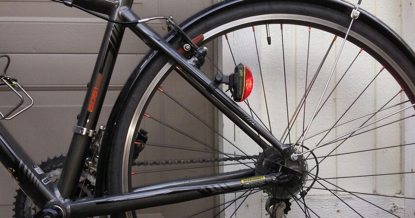 В Пинске мужчина украл велосипед, оставленный без присмотра возле магазина на несколько дней