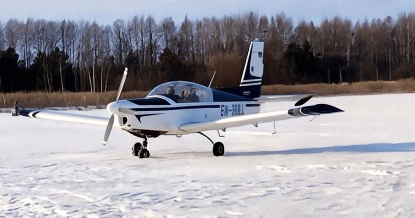 Посадил самолет на лед на Погосте: пилот заплатит крупный штраф за «шоу» перед рыбаками