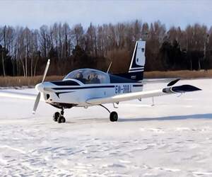 Посадил самолет на лед на Погосте: пилот заплатит крупный штраф за «шоу» перед рыбаками