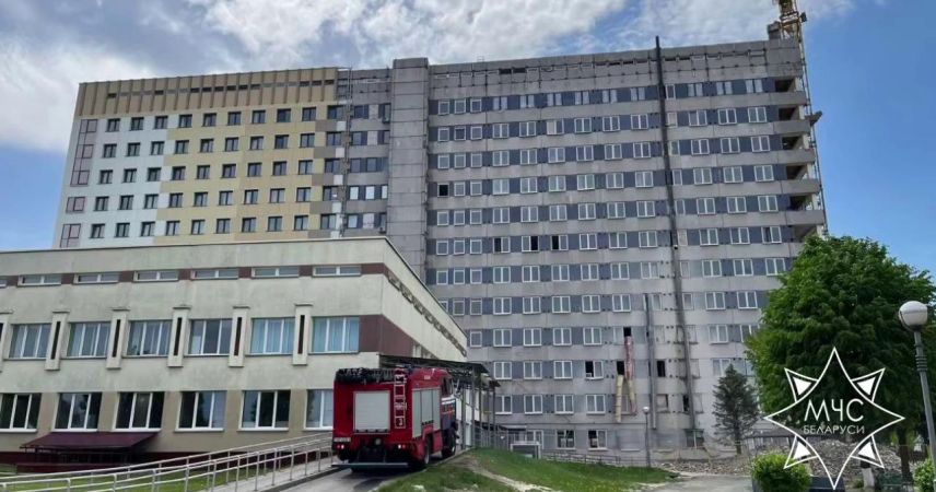 Экстренный вызов в Пинскую центральную больницу: к зданию выезжали 11 единиц техники МЧС