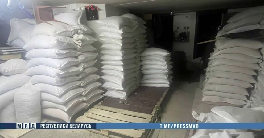 В Пинске работник фермы вывез на велосипеде 400 мешков зерна