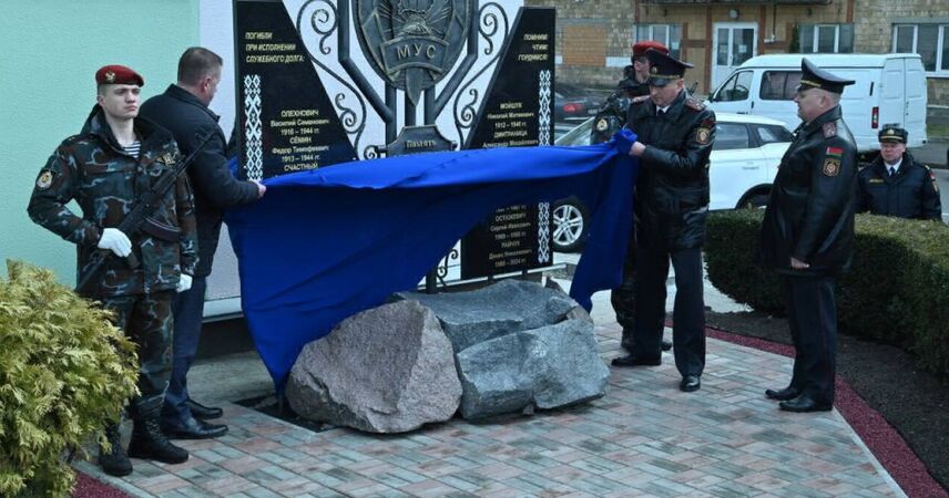 В Пинске открыт обновленный памятник милиционерам, погибшим на службе