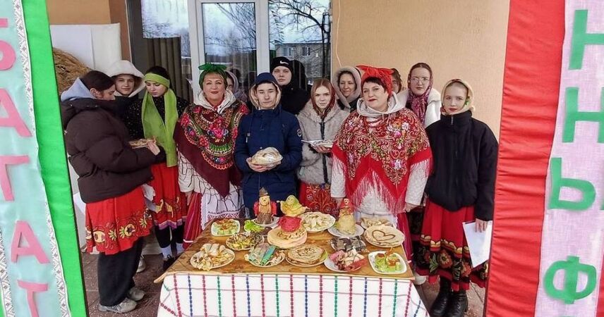 В Пинском районе в Жабчицах Масленицу отметили брендовым фестивалем блинов