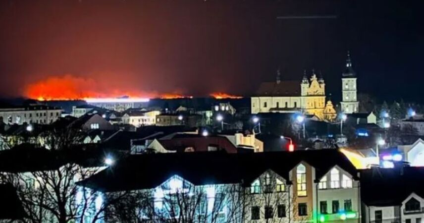 Под Пинском горят болота: видео пожара