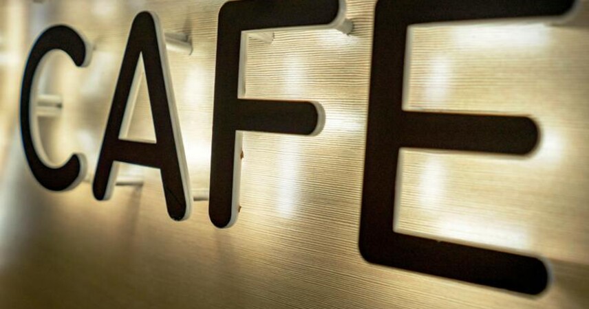 МАРТ рекомендует минимизировать иностранные слова в рекламе и на вывесках