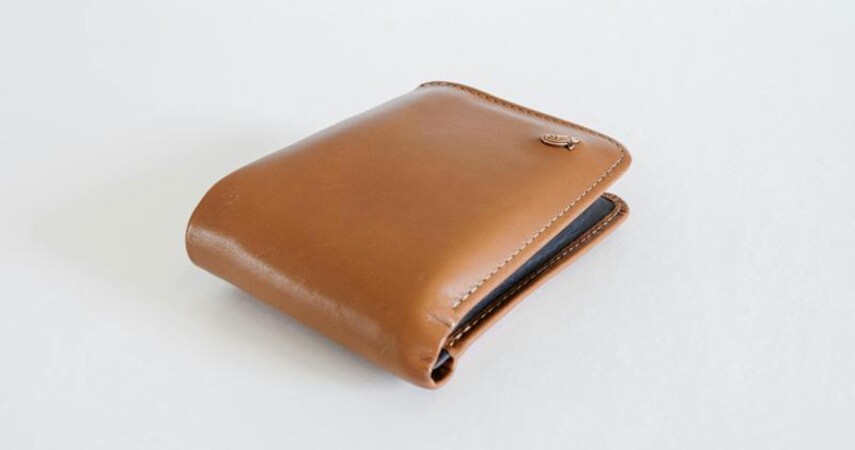 В Пинске мужчину позвали в гости, а он украл кошелек дочери хозяйки