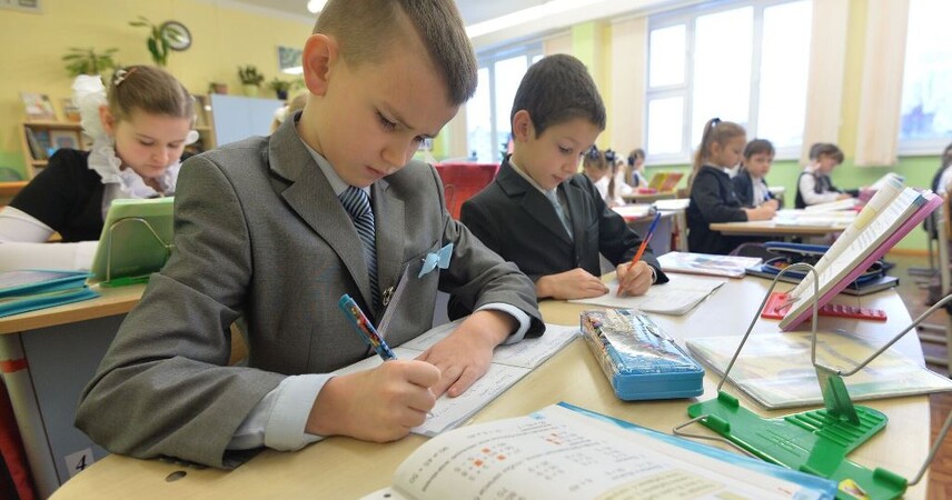 Помощники для изучения пропущенных уроков и интеграция ИИ. Что ещё изменится в школах с 1 сентября