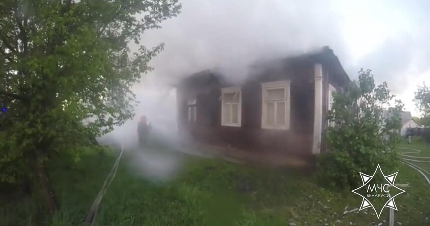Восемь человек едва не погибли во время пожара в Пинском районе