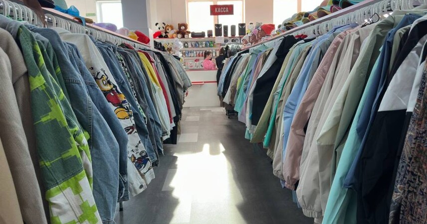 Весна пришла, а в шкафу пусто? Рассказываем, как выгодно обновить гардероб в магазине «Красная цена» в Пинске