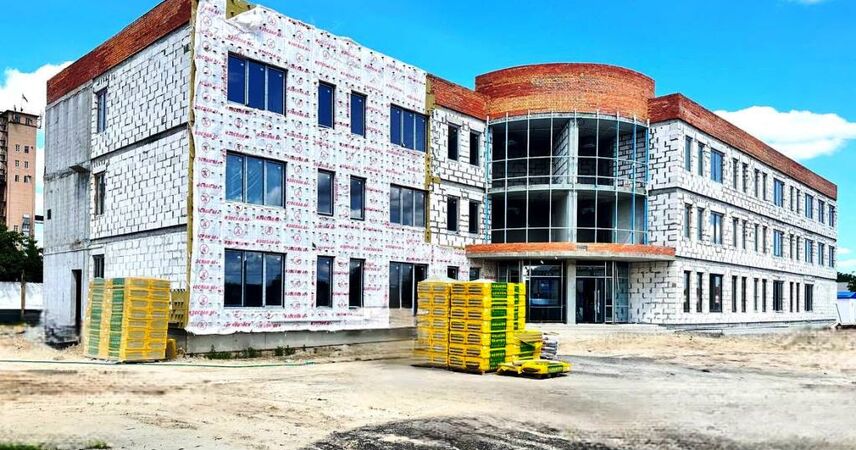 В Пинске достраивают новый налоговый административный центр