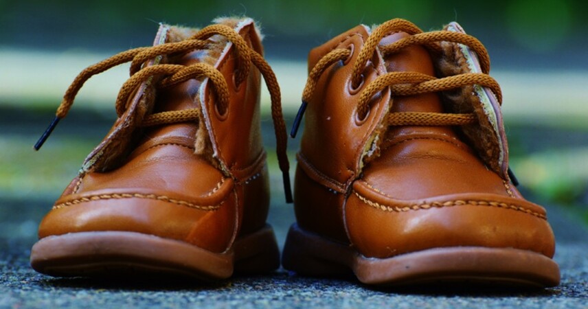 В Минтруда рассказали, кто может бесплатно получить ортопедические обувь и стельки