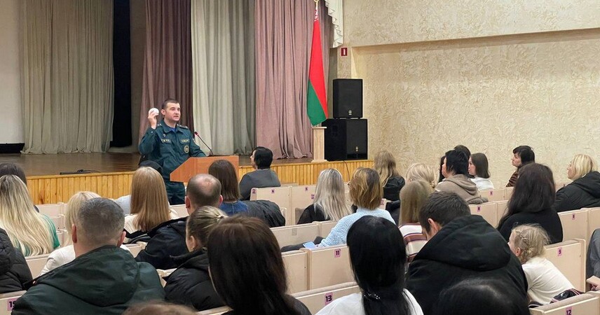 Как защитить детей от пожара: советы от МЧС родителям и встреча в СШ № 10 города Пинска